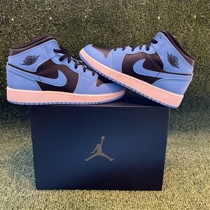 Jordan Air 1 Mid (GS) in University Blue (UNC) and Black